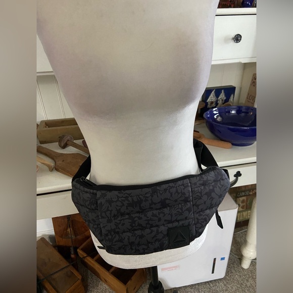 Reebok - Picture 1 of 3